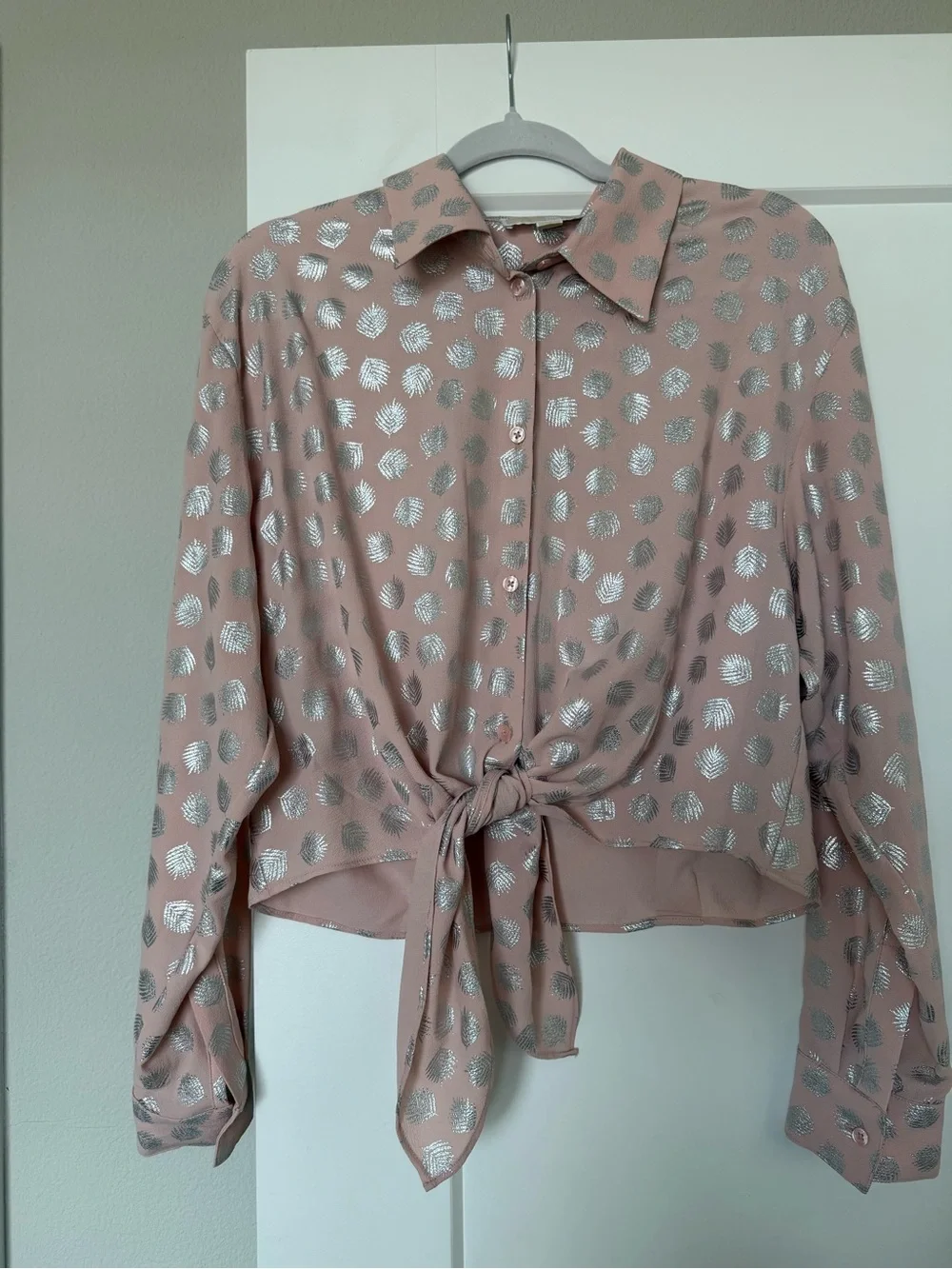 Michael Kors Dusty Pink Button-Front Tie-Hem Shirt with Silver Foil Print
